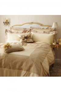 Kylie Minogue at home Λευκά Είδη σε προσφορά