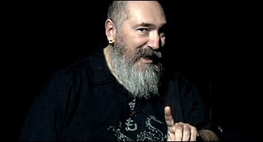 Κερδίστε προσκλήσεις την παράσταση "Mnimonium: 30 χρόνια νύχτα" του Τζίμη Πανούση