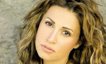 Κερδίστε προσκλήσεις για την Ελένη Πέτα