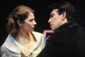 Γιορτινές προσκλήσεις για θέατρο από το monopoli.gr