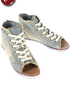 Γόβες, μπότες και πέδιλα Ash σε Προσφορά