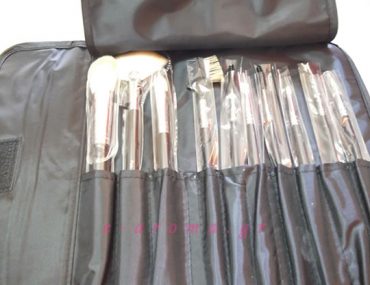 Διαγωνισμός e-aroma.gr με δώρο ένα επαγγελματικό σετ πινέλων μακιγιάζ