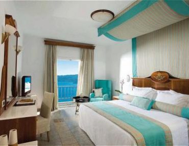 Διαγωνισμός womenonly.gr με δώρο διακοπές στο Myconian Imperial στη Μύκονο