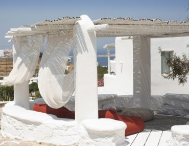 Διαγωνισμός glamourmagazine.gr, κερδίστε 2 διανυκτερεύσεις για 2 τυχερά ζευγάρια στο Ostraco Suites στη Μύκονο