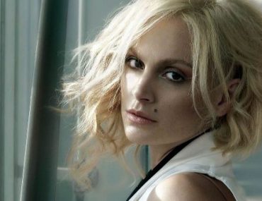 Κερδίστε προσκλήσεις για τη συναυλία της Ελεωνόρας Ζουγανέλη στο Θέατρο Βράχων