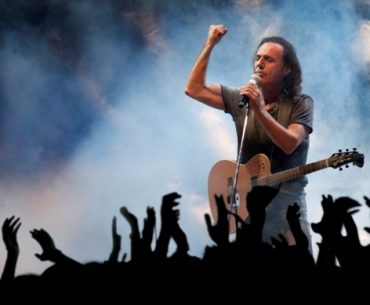 Κερδίστε προσκλήσεις για τη συναυλία του Β. Παπακωνσταντίνου στο Θέατρο Βράχων