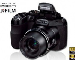 Μία φωτογραφική μηχανή Fujifilm FinePix με 99,90€