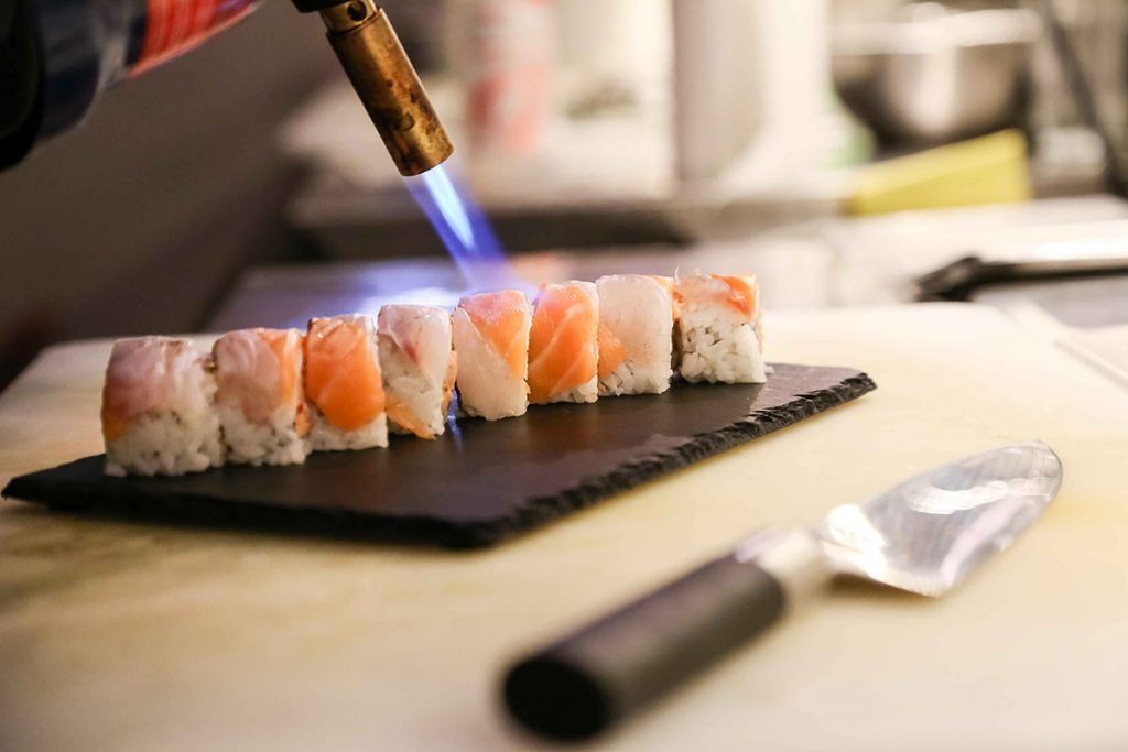 Διαγωνισμός being με δώρο τραπέζι στο Yuzu sushi bar & More