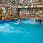 9 Queens Exoteriki Pisina