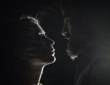 Κερδίστε διπλές προσκλήσεις για την παράσταση «zyklon ή Το Πεπρωμένο» του Θανάση Τριαρίδη στο Faust, Αθήνα