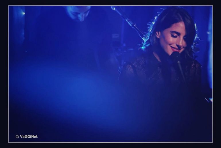 ΚΕΡΔΙΣΤΕ ΔΙΠΛΕΣ ΠΡΟΣΚΛΗΣΕΙΣ ΓΙΑ ΤΗΝ ΠΑΥΛΙΝΑ ΒΟΥΛΓΑΡΑΚΗ