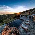 Δύο διανυκτερεύσεις στο Castria Studios στην Τήνο από το Savoir Ville.