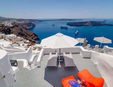 Διαγωνισμός Travel Deal Hunters με δώρο 4ήμερο σε cave villa στη Σαντορίνη