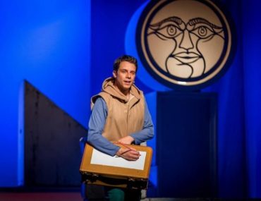 To Agori Me Tin Valitsa