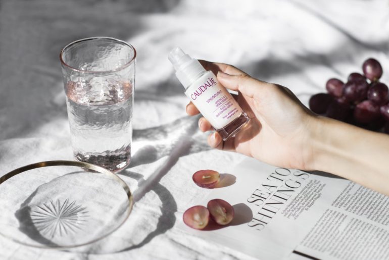 Kέρδισε τον καταπραϋντικό ορό Vinosource της Caudalie